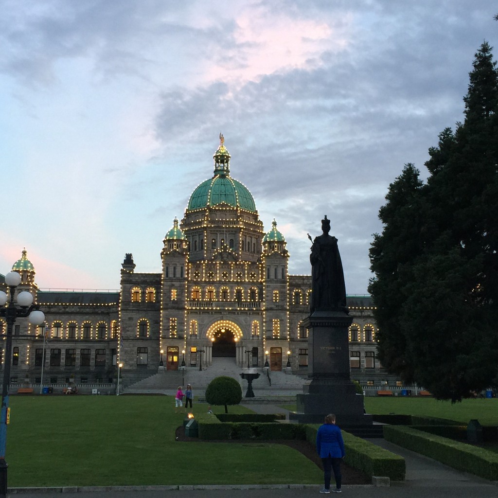 Parliament Building in Victoria BC - Mom Off Track - 1024 x 1024 jpeg 189kB