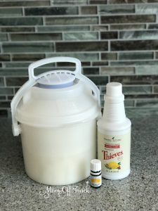 diy cleaning wipes replace the lid